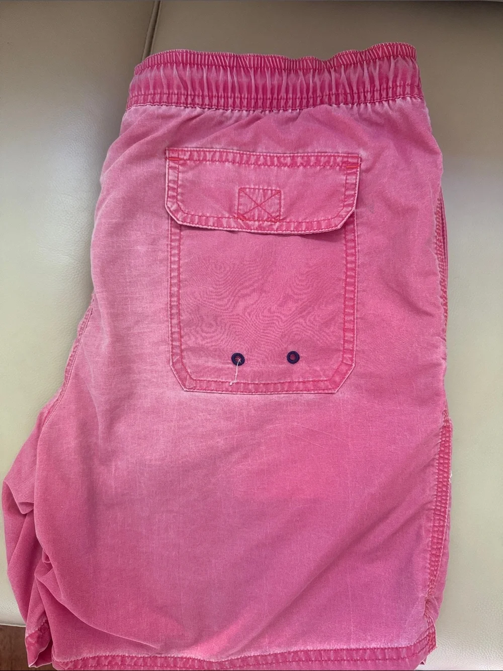 Men’s pink vineyard vines swim trunks Sz med